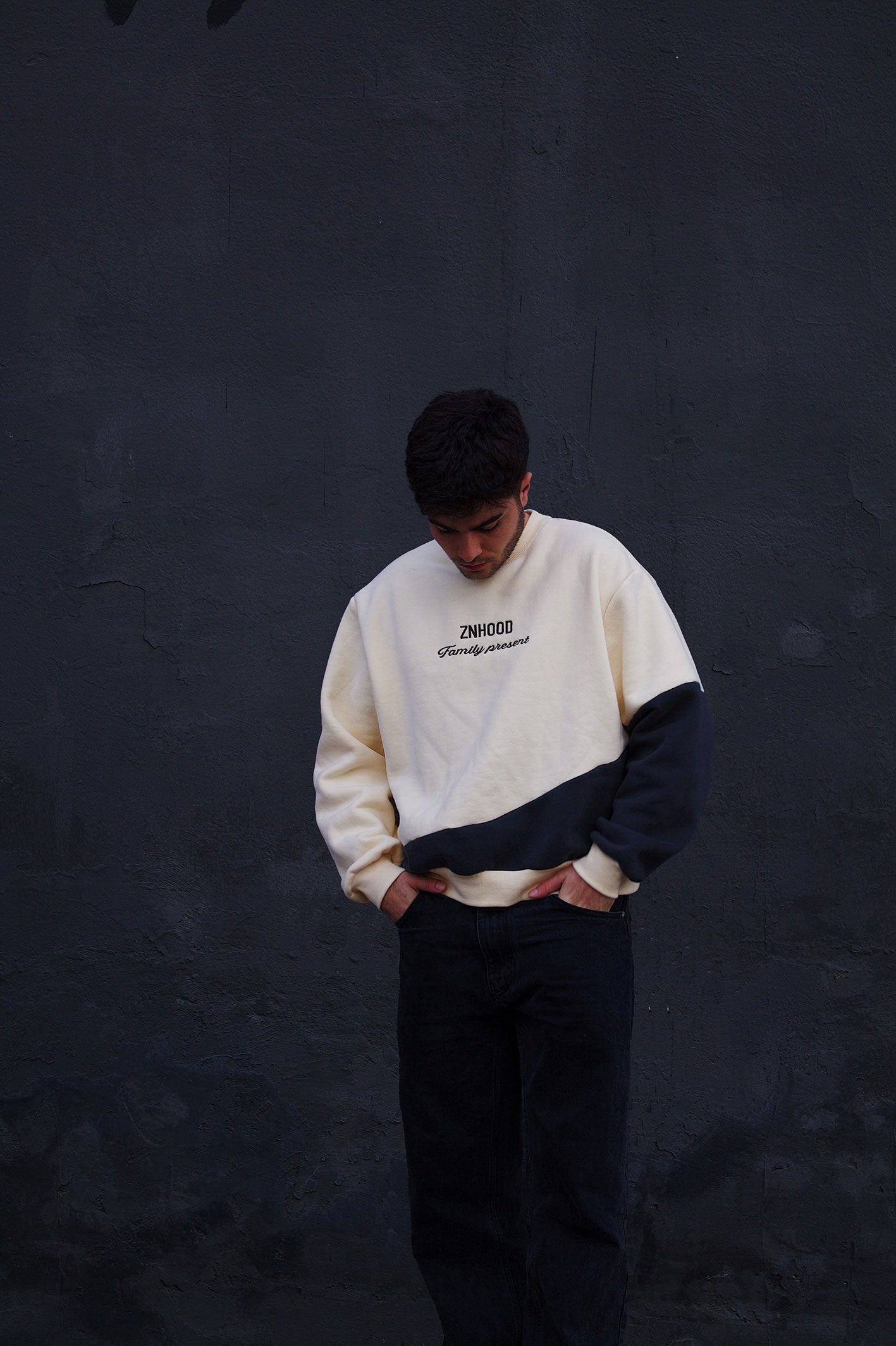 FAMILY PRESENT BOXY FIT CREWNECK